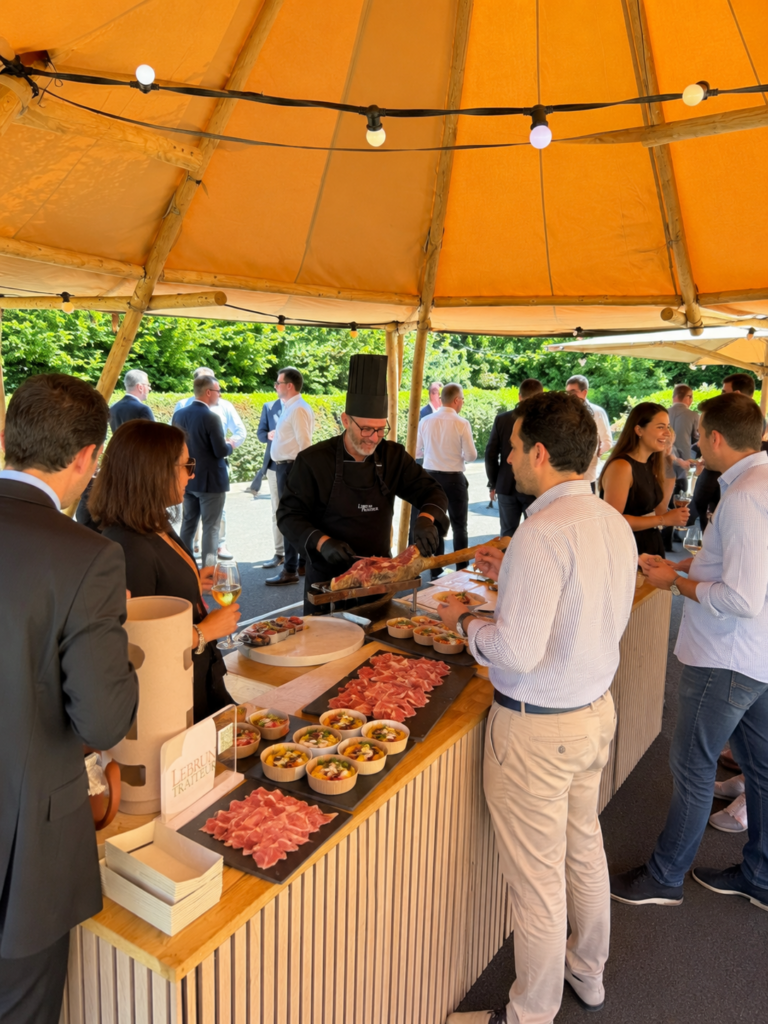 Chef Lebrun Traiteur au buffet lors d'un événement d'entreprise près de Lille